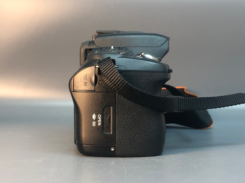 Sony A580 Kit 18-55mm, 6380 кадров пробега.