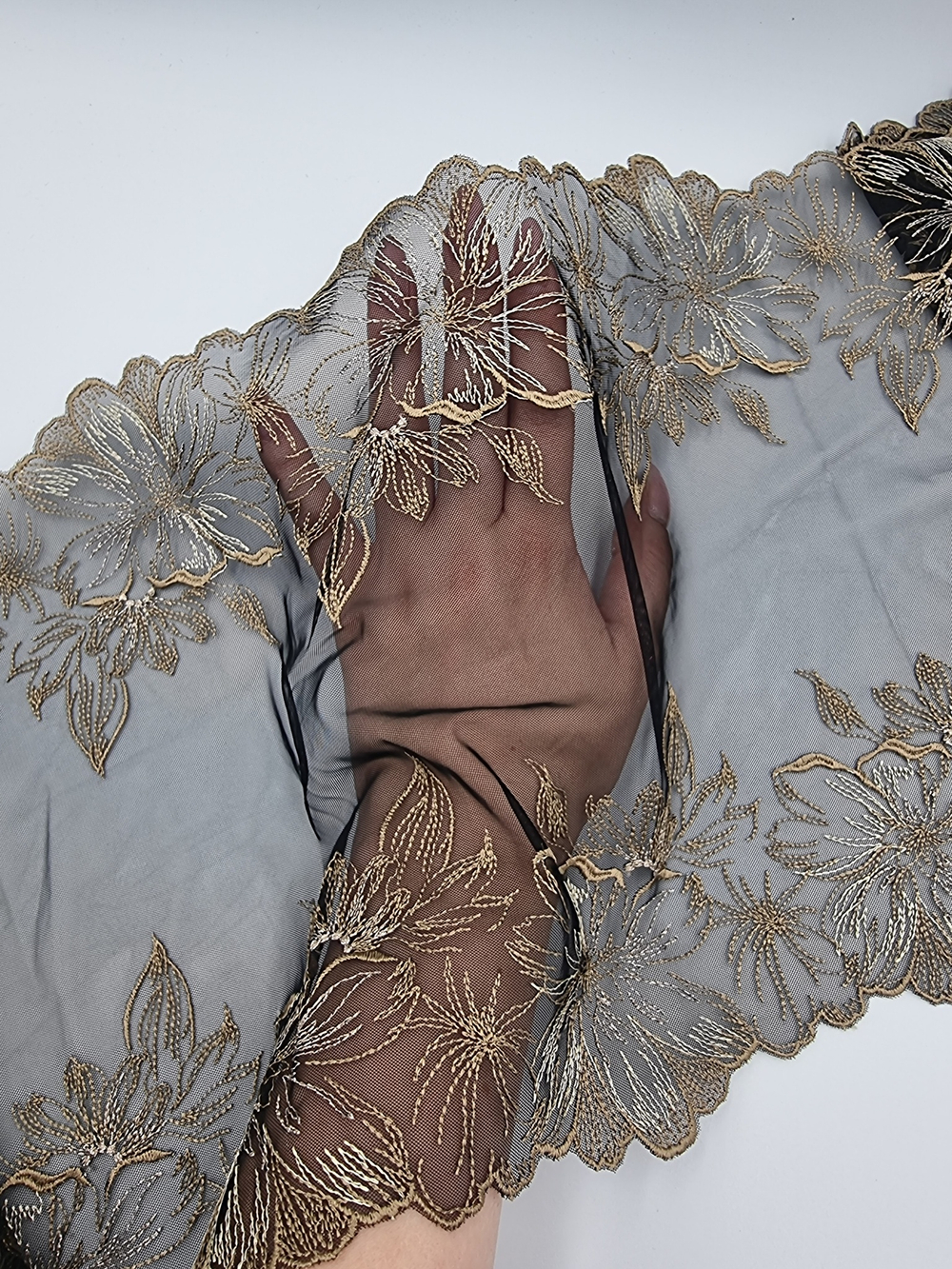 Вышивка на сетке черный/коричневый К771