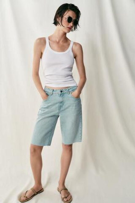 ZARA ДЖИНСОВЫЕ ШОРТЫ Z1975 СО СРЕДНЕЙ ПОСАДКОЙ, ГОЛУБОЙ