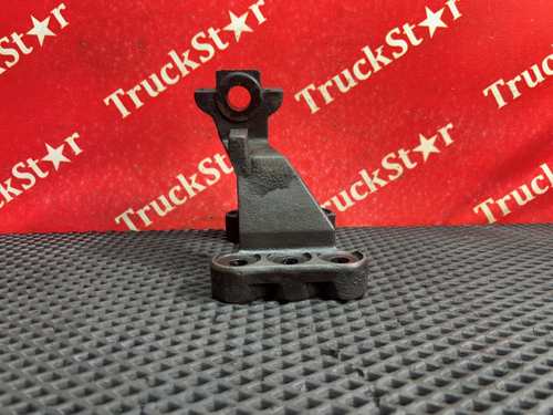 Кронштейн двигателя передний левый