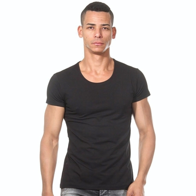 Черная мужская футболка (Размер: XL) (Цвет: черный)