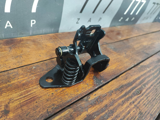 Петля двери задней правой Chrysler Sebring Новая Оригинал 55360918AK