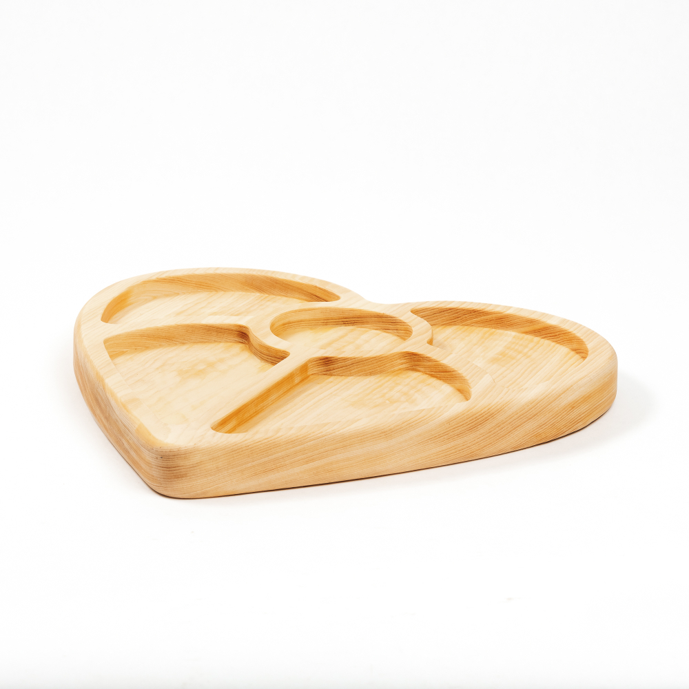 Деревянная менажница из кедра для подачи блюд и закусок.