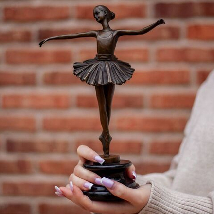 Бронзовая статуэтка