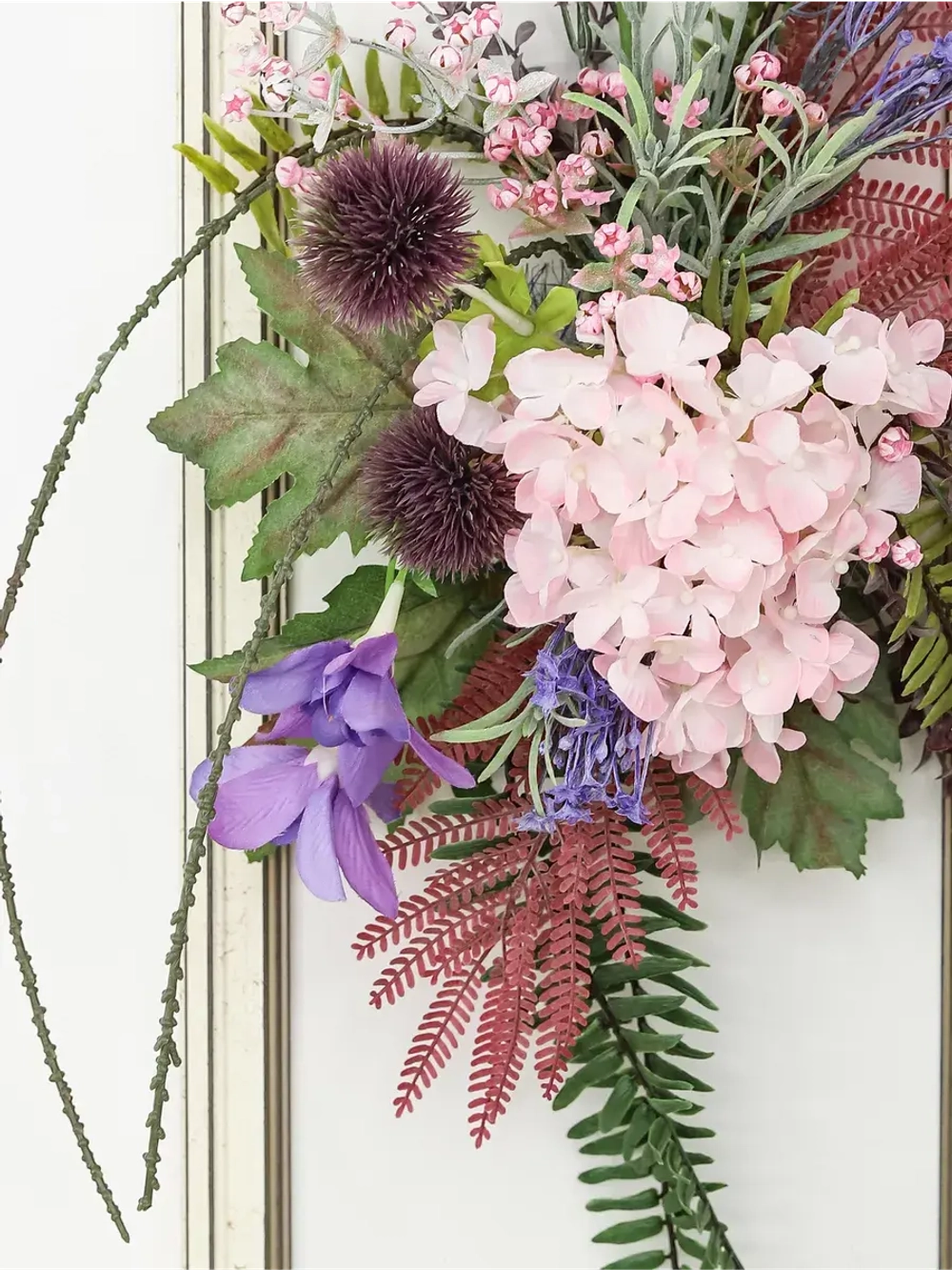 Искусственные цветы для декора стен