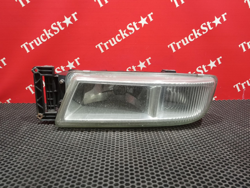 Фара противотуманная левая