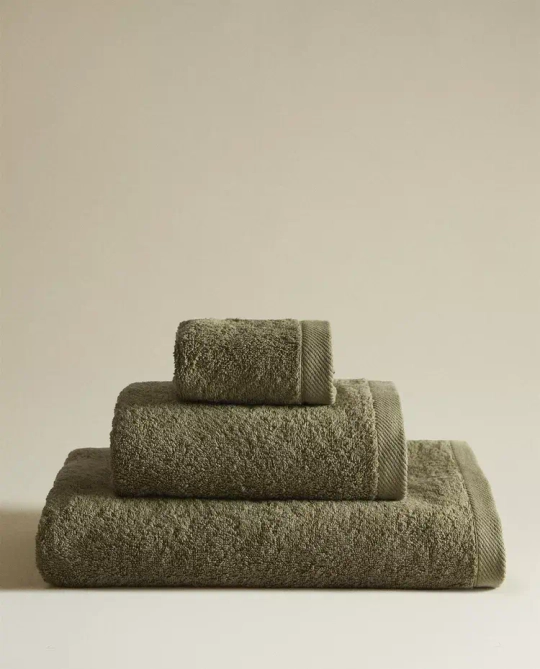 ZARA HOME ОДНОТОННОЕ ПОЛОТЕНЦЕ, ХАКИ