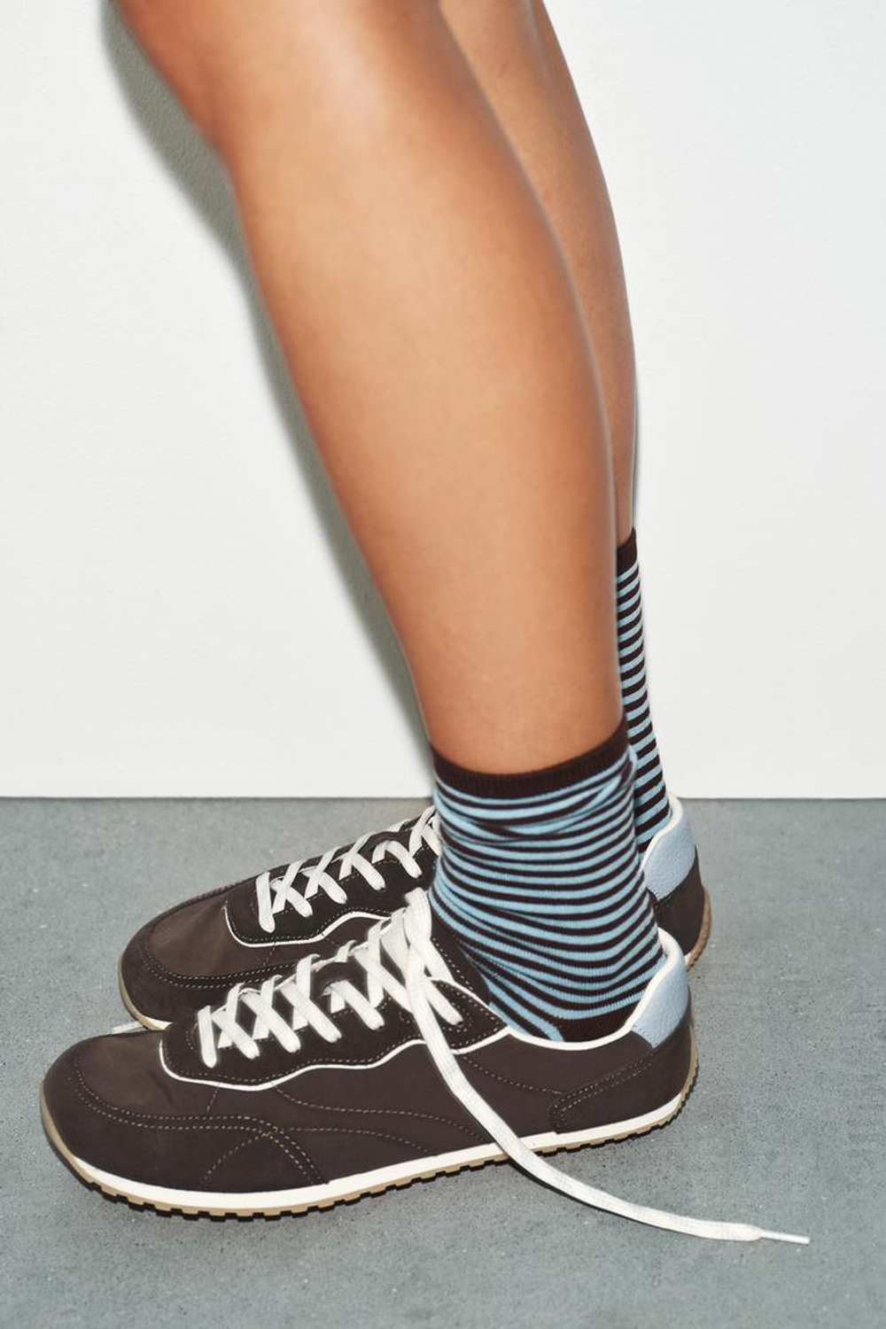 ZARA КРОССОВКИ BAREFOOT ИЗ КОМБИНИРОВАННЫХ МАТЕРИАЛОВ, КОРИЧНЕВЫЙ