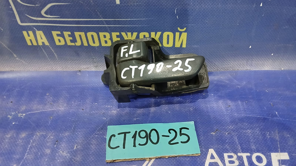 Ручка двери передней левой салонная TOYOTA CORONA 1995