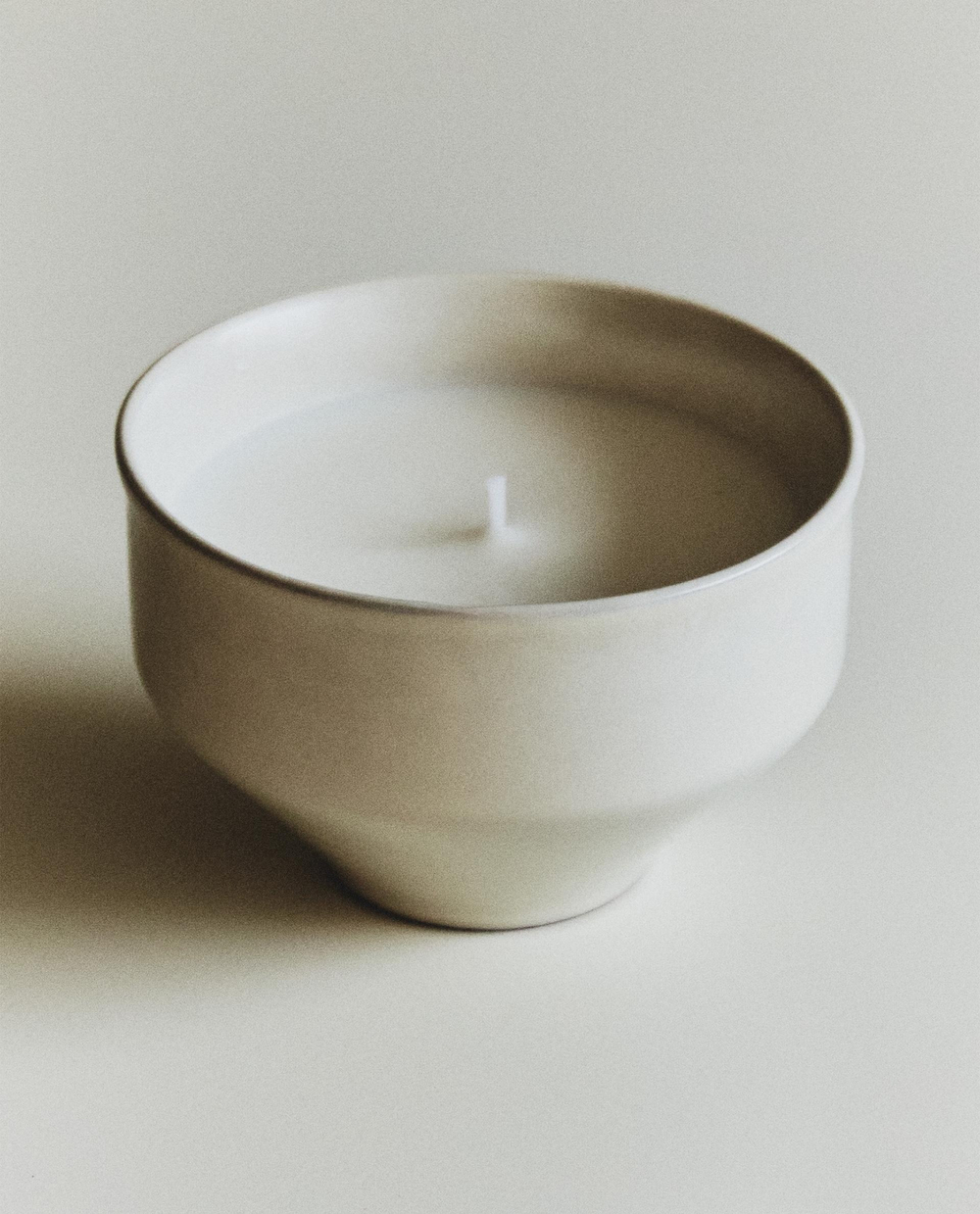 Zara Home Свеча ароматическая Lavender & Orange 230 г, растительный воск, аромат свежий цитрусовый, Горчичный