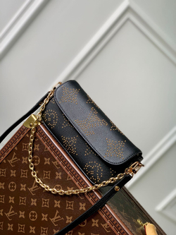 Louis Vuitton Ivy Wallet On Chain Bag