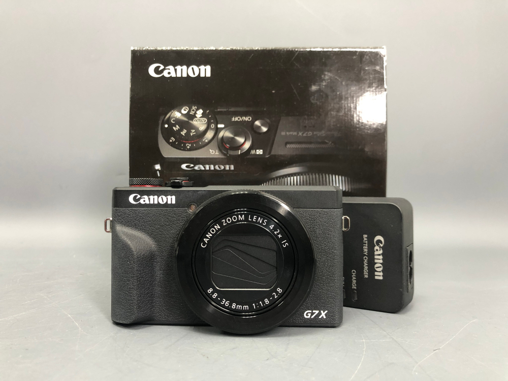 Canon G7X Mark III