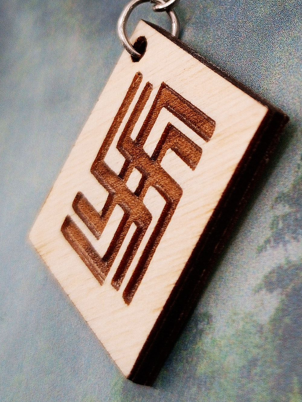 Брелок из дерева Небесный вепрь