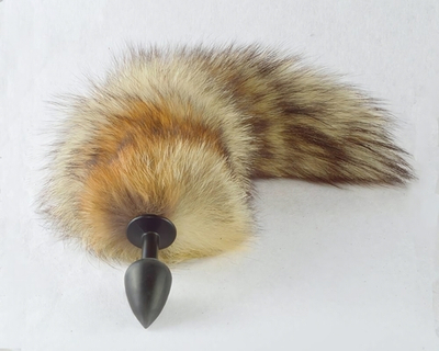 Черная анальная пробка с пушистым рыжим хвостиком (Цвет: черный)