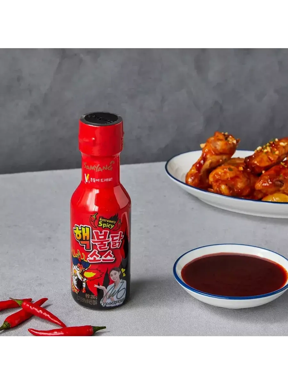 Соус острый со вкусом курицы Extremely Spicy Buldak 200 г