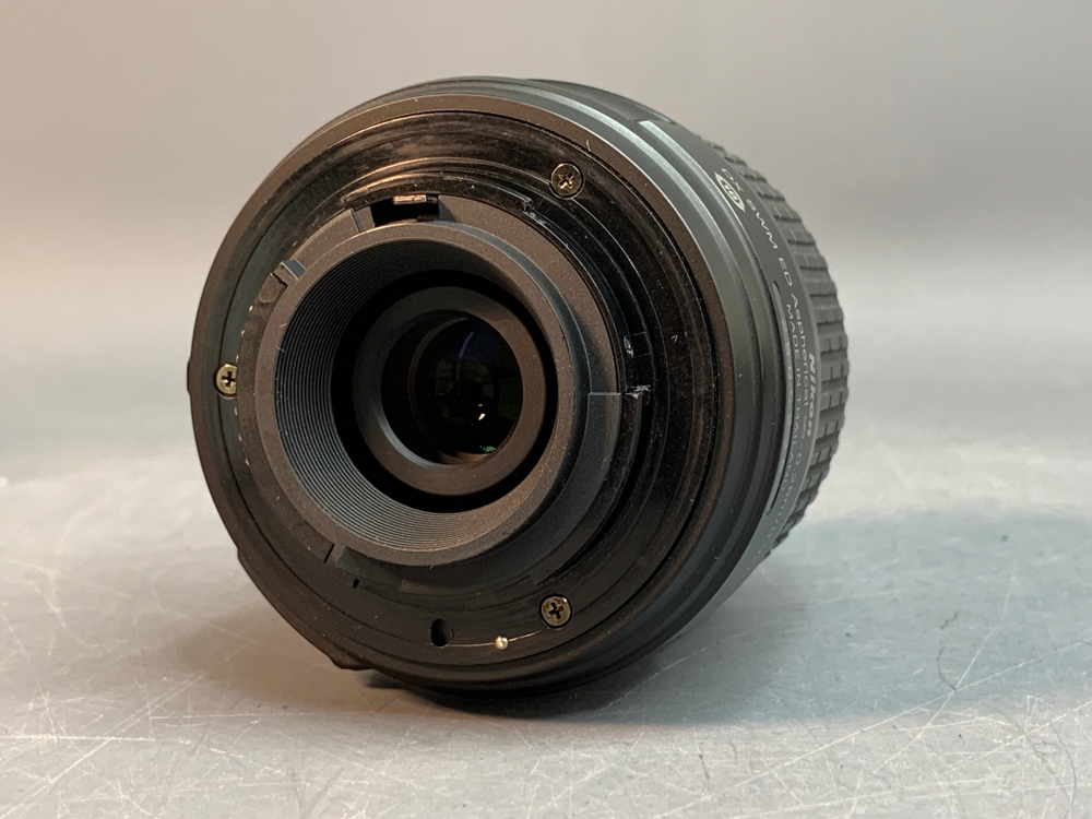 Nikon D40 kit 18-55mm 3.5-5.6G II ED 8.800 кадров