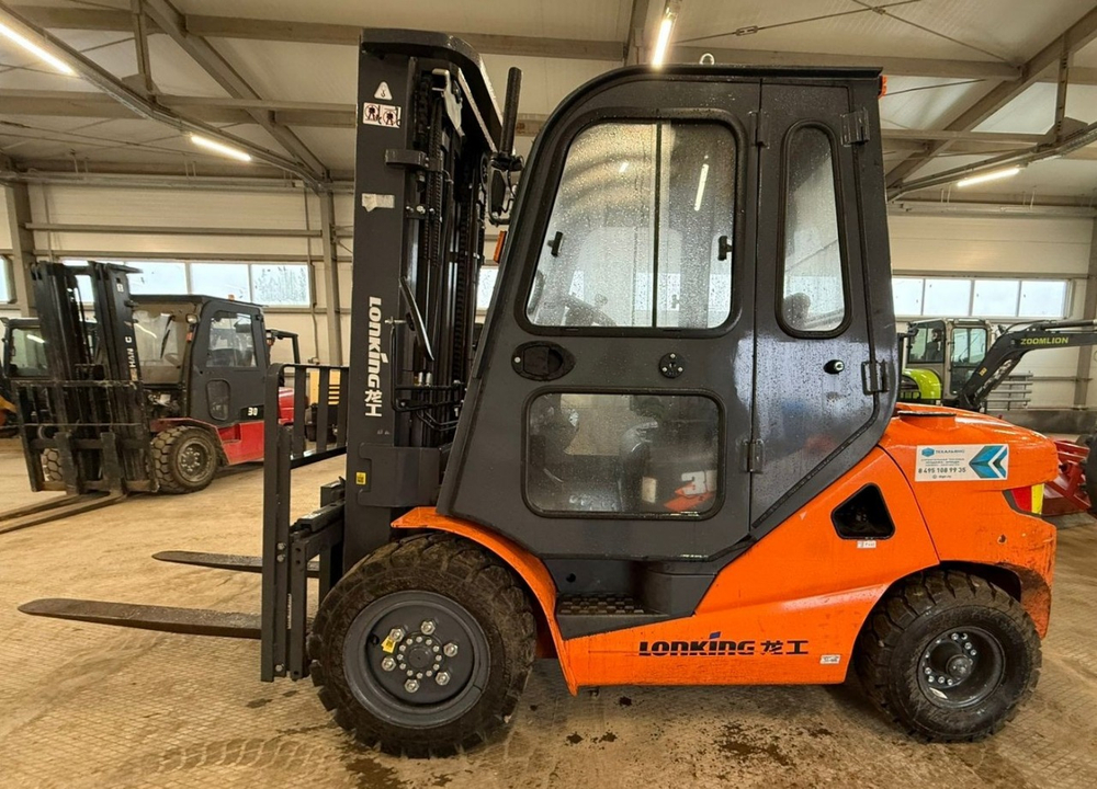 Lonking LG* Вилочный погрузчик LG30DT	(Дизельный, 2,7 л, 50 л.с., АТ)