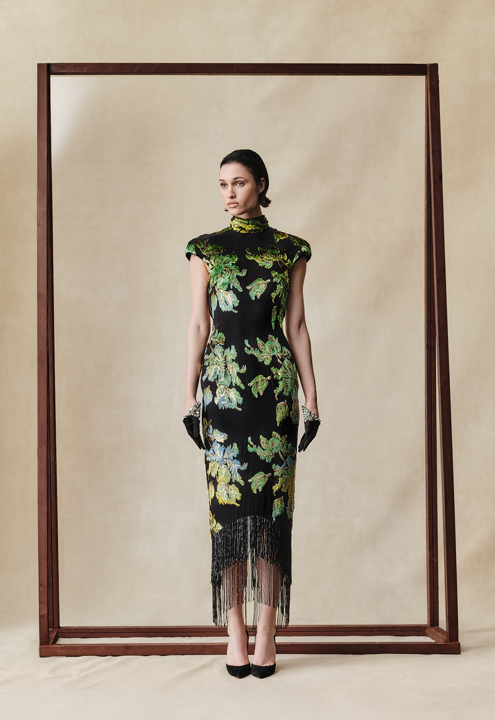 Платье миди из бархата деворе с бисерной бахромой