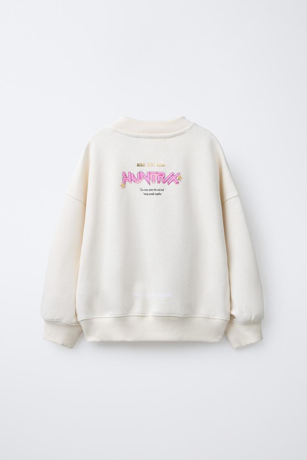 ZARA ТОЛСТОВКА С ПРИНТОМ KPOP DEMON HUNTERS™ NETFLIX ©, ЭКРЮ