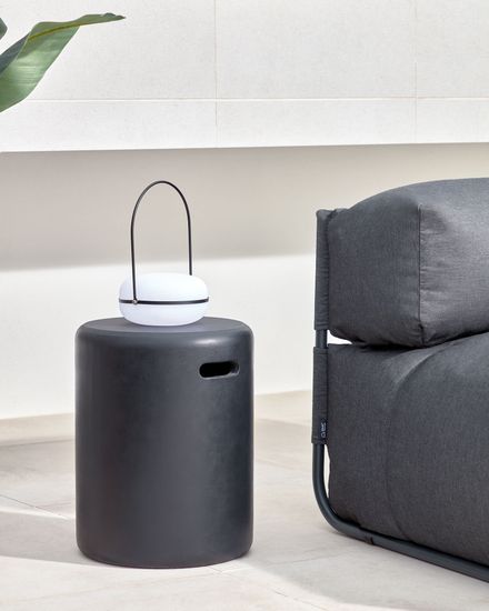 Столик Taimi из бетона в черном цвете La Forma Испания