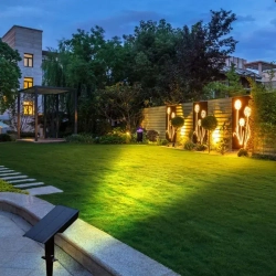 Садовая подсветка на солнечной батарее