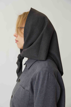 Косынка из костюмной серой шерсти