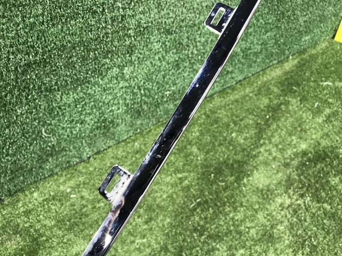 Молдинг решетки радиатора Mini Countryman F60 (2016-2020)