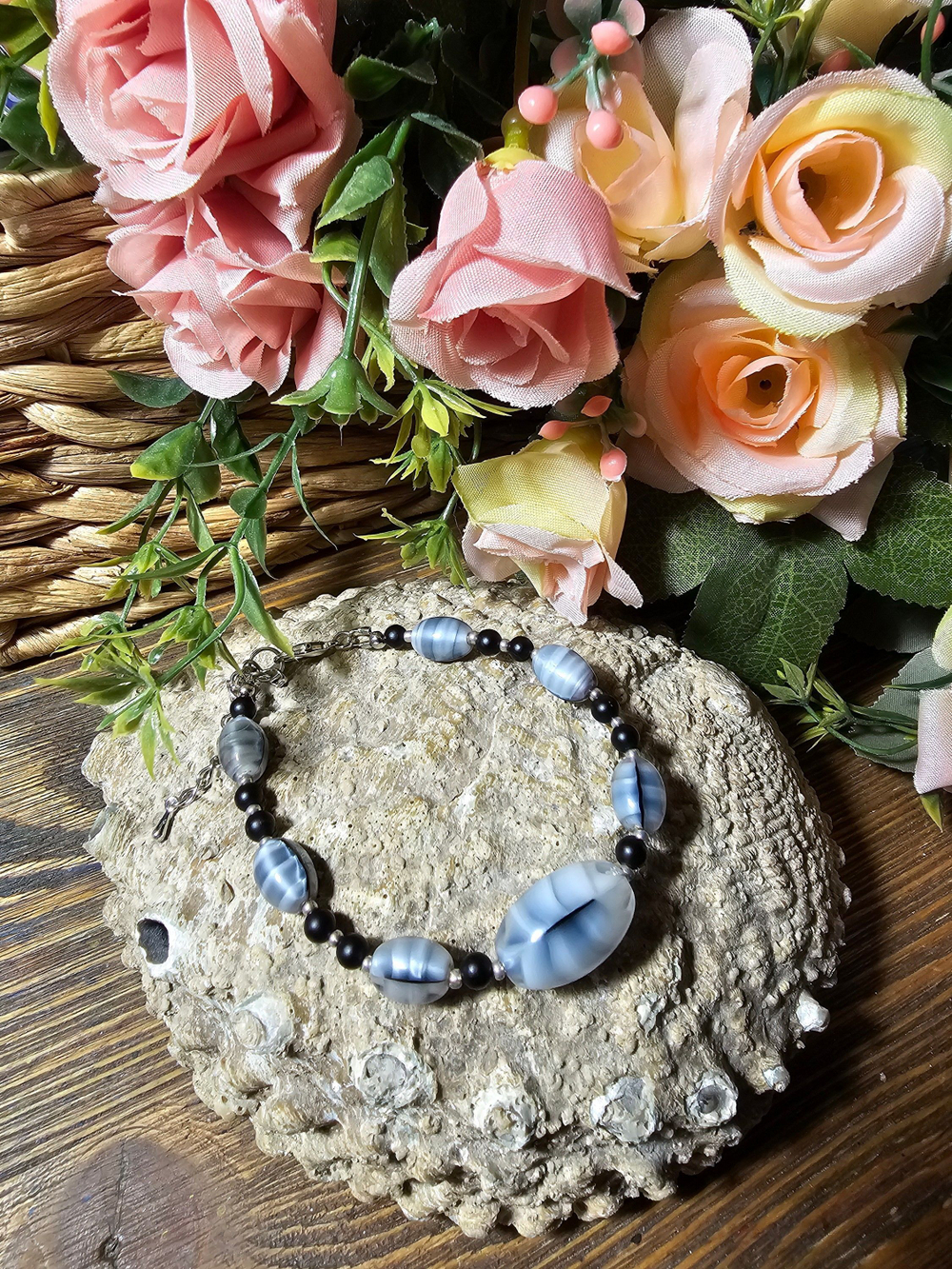 Браслет из натурального камня, авторская работа из Агата двух цветов "Агатовый средний"