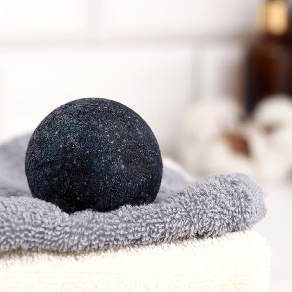 Бомбочка для ванны с шиммером и ароматом яблока с корицей - 110 гр. (Цвет: темно-синий)