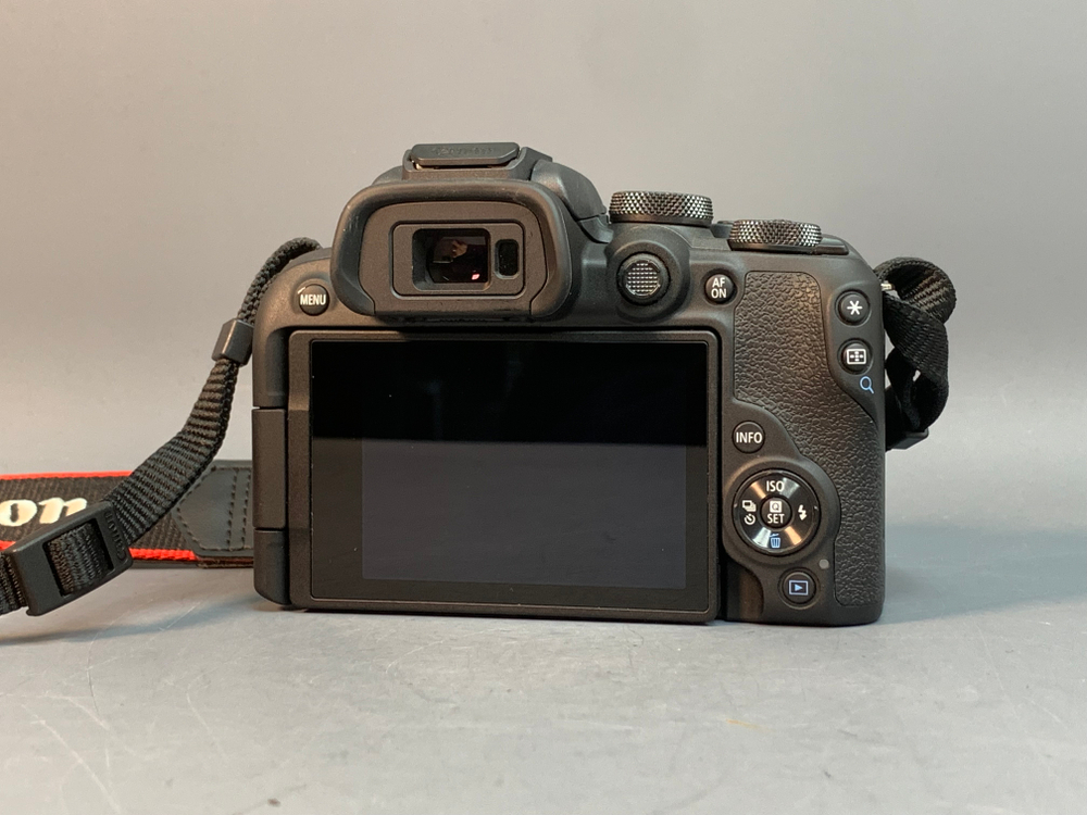 Canon EOS R10 Kit RF-S 18-45mm F4.5-6.3 IS STM 2.000 кадров