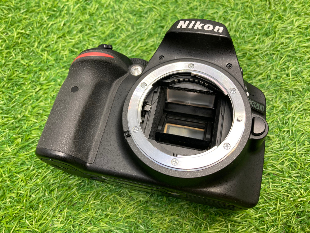 Nikon D3200 Kit 18-55mm DX VR Gll 16.100 кадров