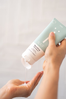 Naif Personal Care - питательный шампунь /   200  ml  / GTIN 8719189451603