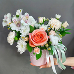 Авторская композиция в шляпной коробке