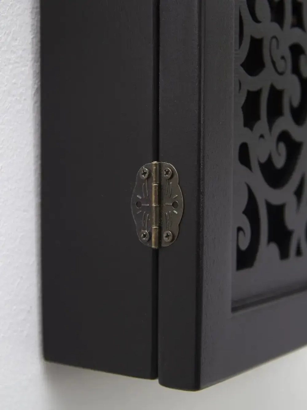 Ключница настенная в прихожую закрытая