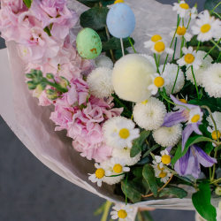 172. Ароматный весенний букет с маттиолой и ромашками