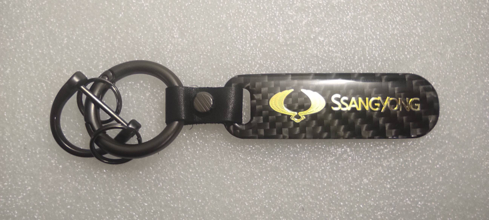 Брелок "SsangYong" карбон, золотой (1 шт.)
