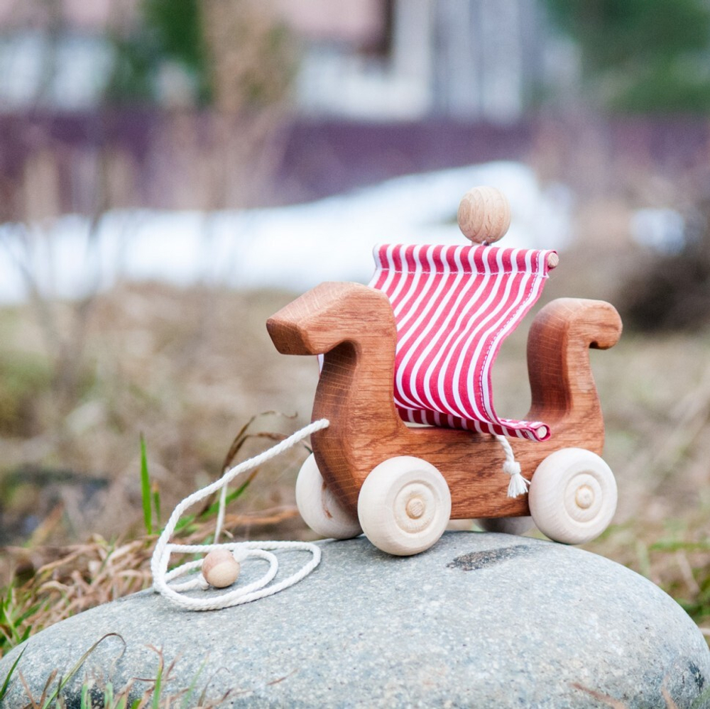 Каталка Драккар варягов под парусом Леснушки