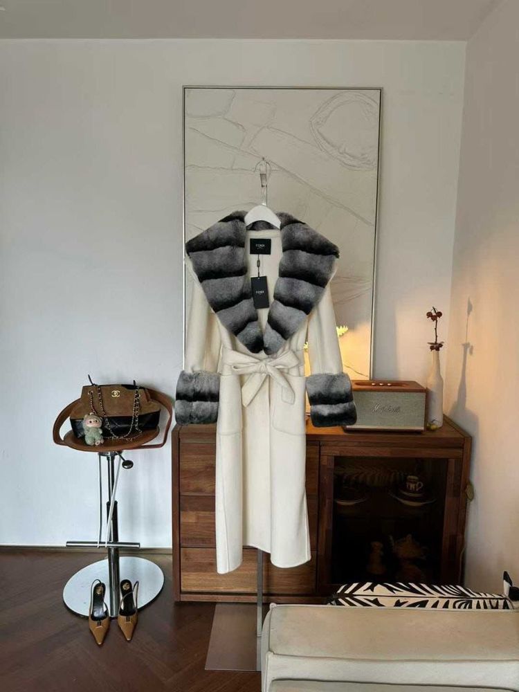 Пальто Fendi