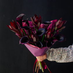 46. Насыщенный дуо-букет с каллами и леукондендронами