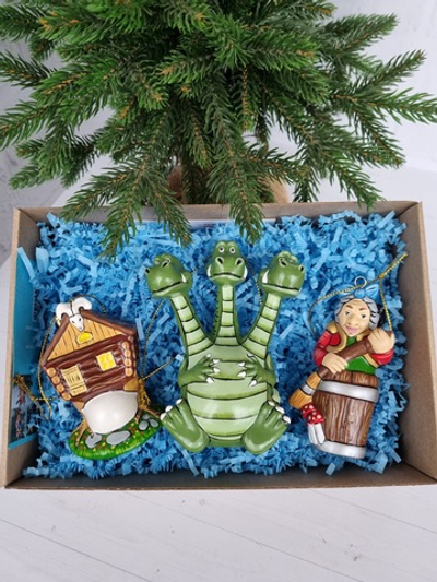 Набор игрушек на ёлку из фарфора избушка, горыныч и баба-яга