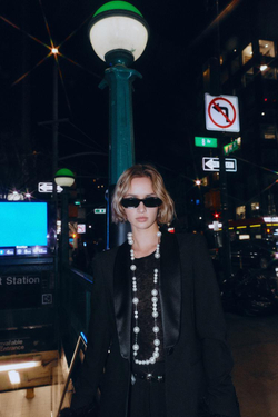 ZARA МЕТАЛЛИЧЕСКОЕ ОЖЕРЕЛЬЕ-ШНУРОК С ЖЕМЧУГОМ, ОТТЕНКИ СЕРОГО