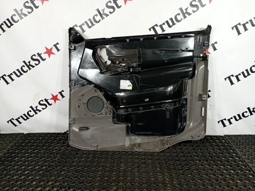 Обшивка двери левой