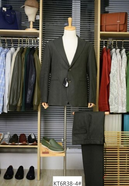 Льняной костюм Kiton