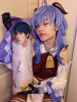 Мини дакимакура Ким Тхэхен Ви из БТС | BTS арт. M1082, 60х20 см