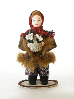 Кукла фарфоровая Девочка с корзиной подснежников