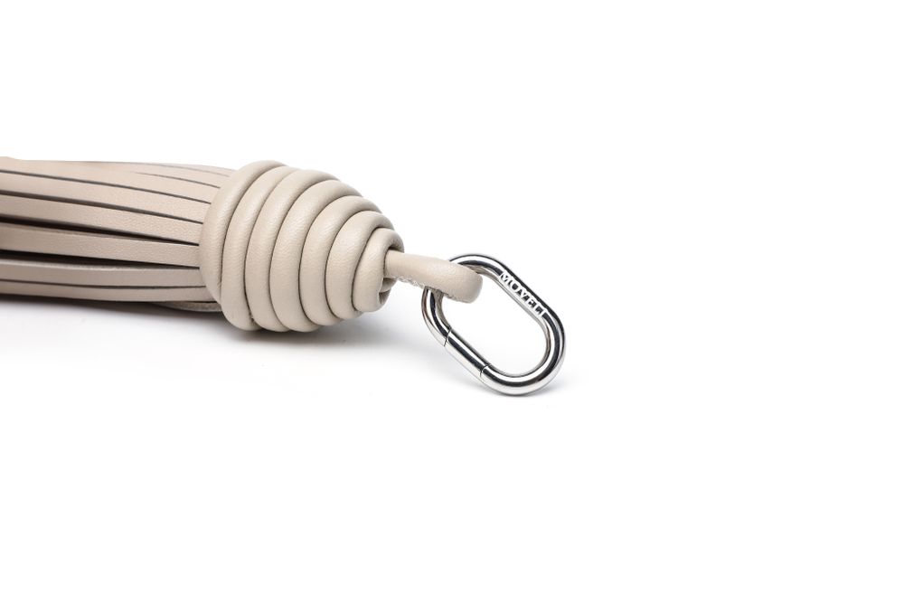 Брелок TASSEL кремового цвета