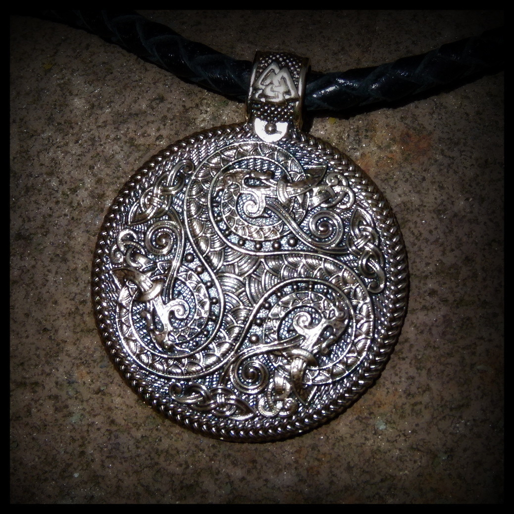 Подвеска - кулон "Трискель Змеевик" авторская работа , латунь