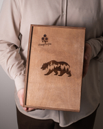 Подарочный набор в деревянном ящике с медом, орехами, деликатесами и дичью №1