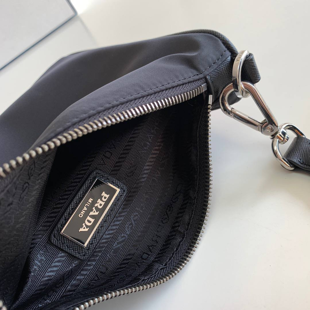 Сумка-мессенджер Prada