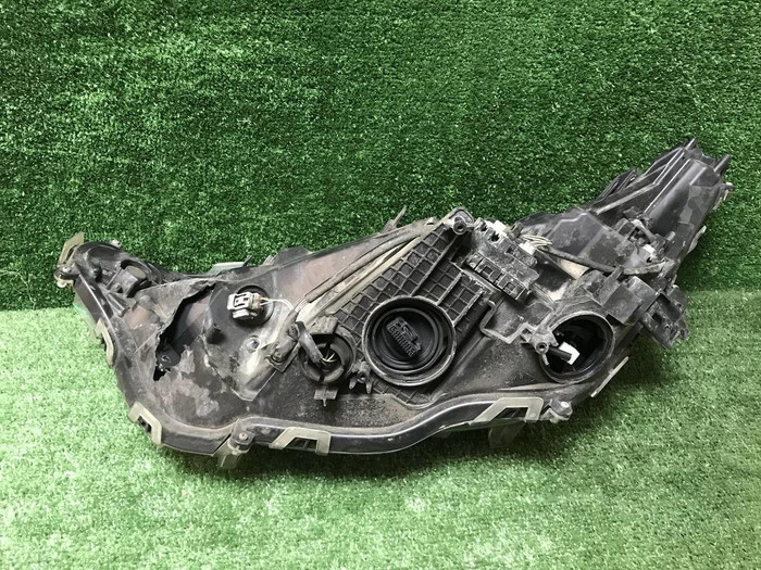 Фара правая Toyota RAV4 5 XA50 (18-нв) LED